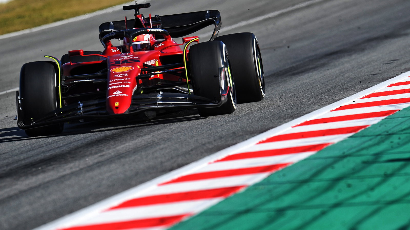 Charles Leclerc (MON) Ferrari F1-75.
