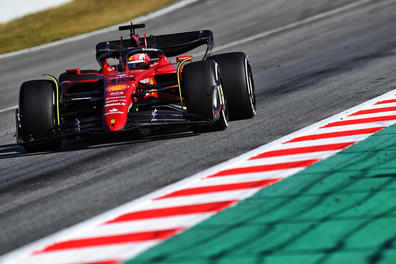 Charles Leclerc (MON) Ferrari F1-75.