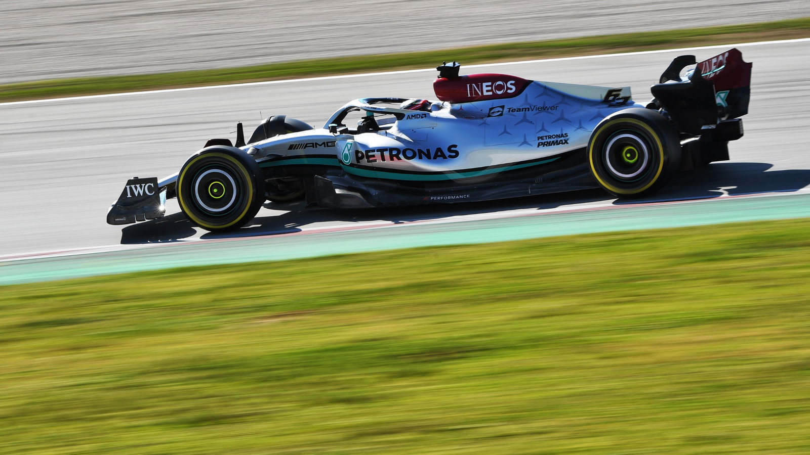 George Russell (GBR) Mercedes AMG F1 W13.