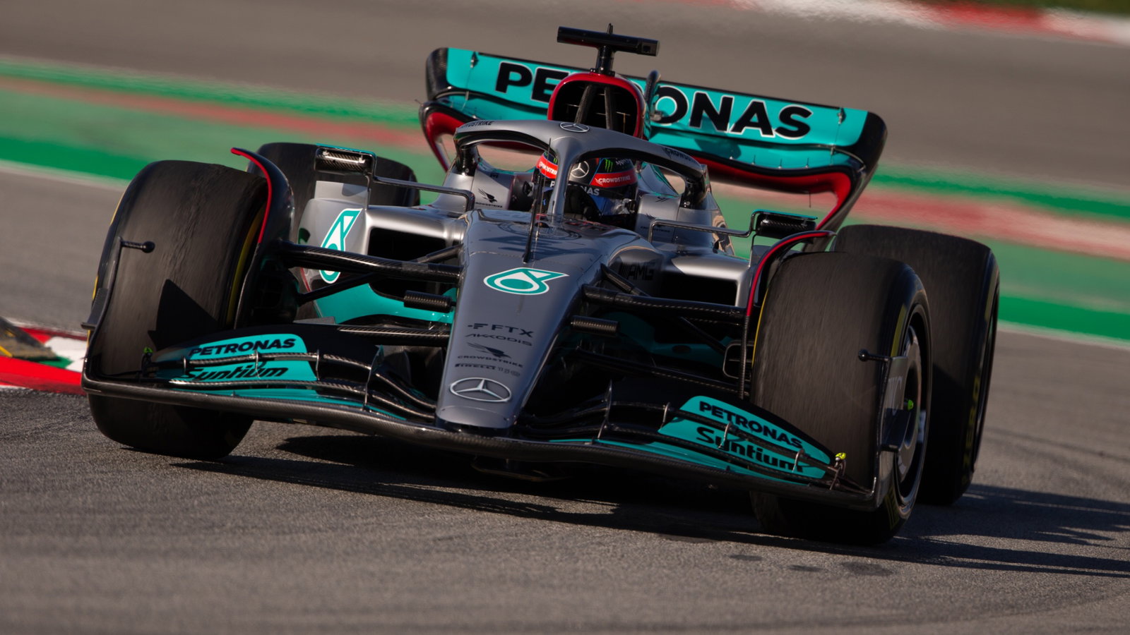 George Russell (GBR) Mercedes AMG F1 W13.