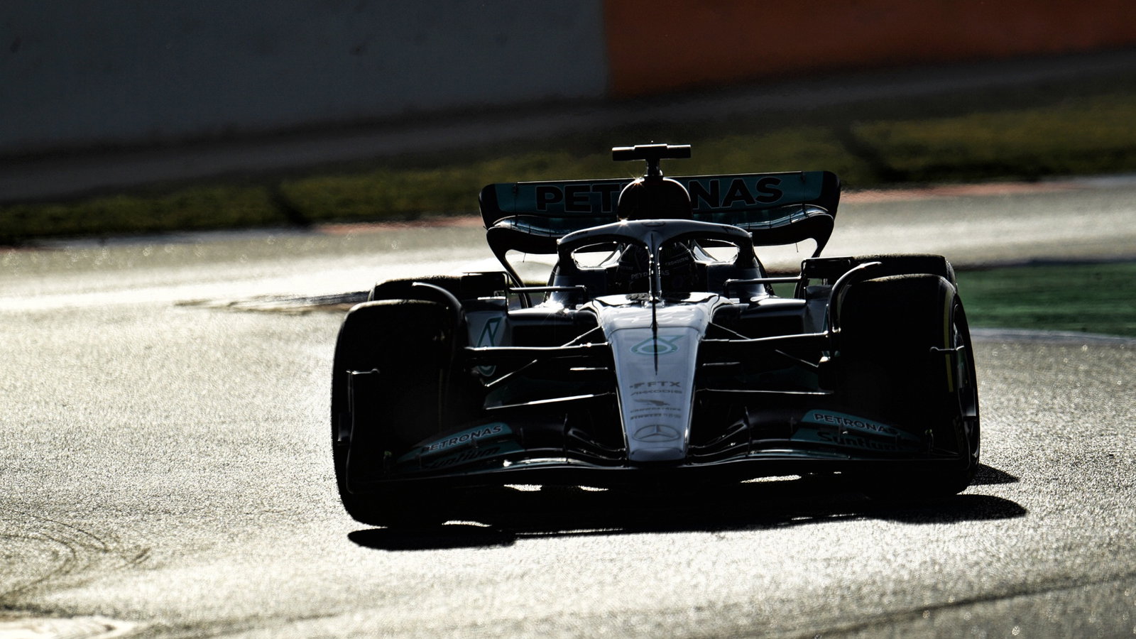 Lewis Hamilton (GBR) Mercedes AMG F1 W13.