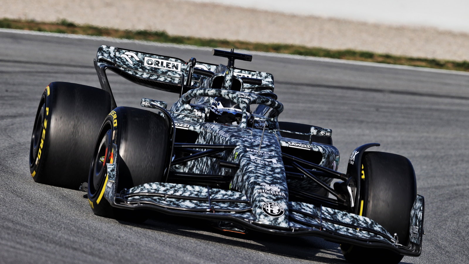 Valtteri Bottas (FIN) Alfa Romeo F1 Team C42.