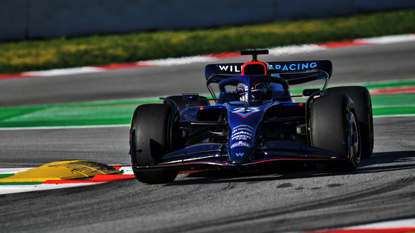 Alexander Albon (THA) Williams Racing FW44.