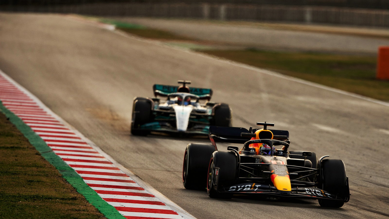 Sergio Perez (MEX) Red Bull Racing RB18.