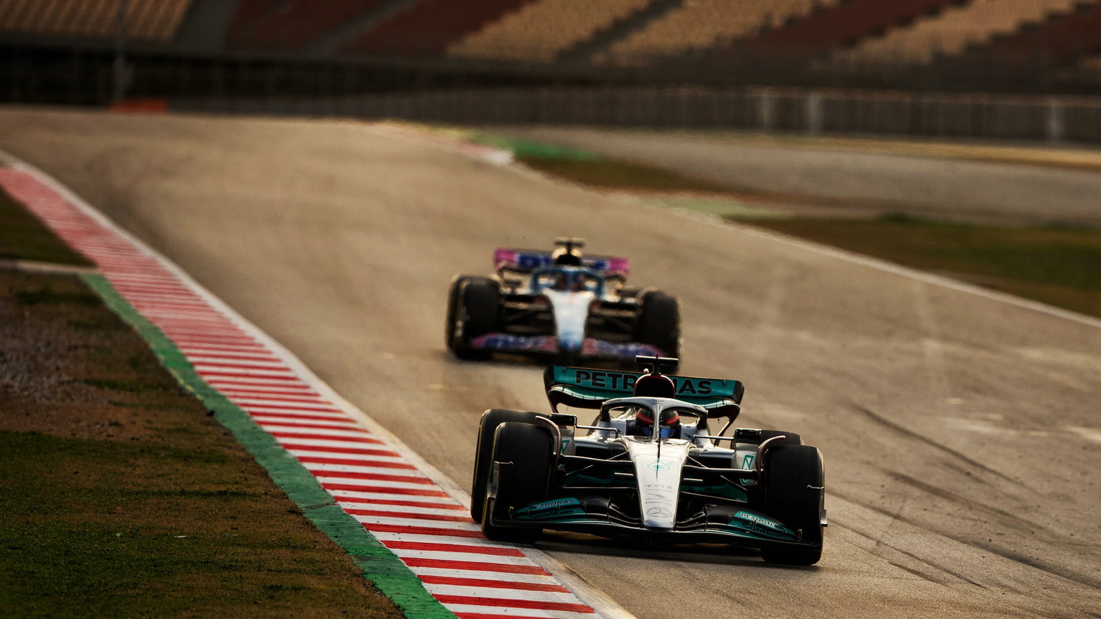 George Russell (GBR) Mercedes AMG F1 W13.