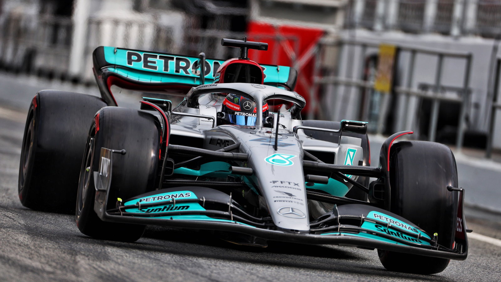 George Russell (GBR) Mercedes AMG F1 W13.