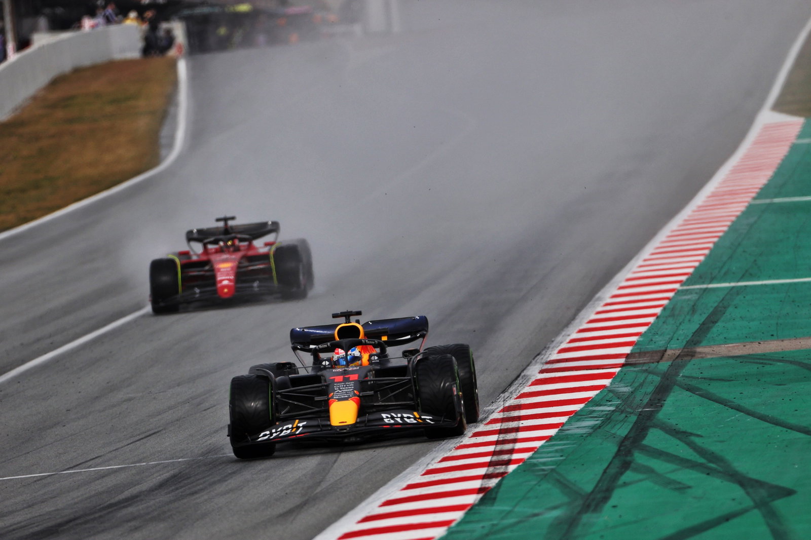 Sergio Perez (MEX) Red Bull Racing RB18.