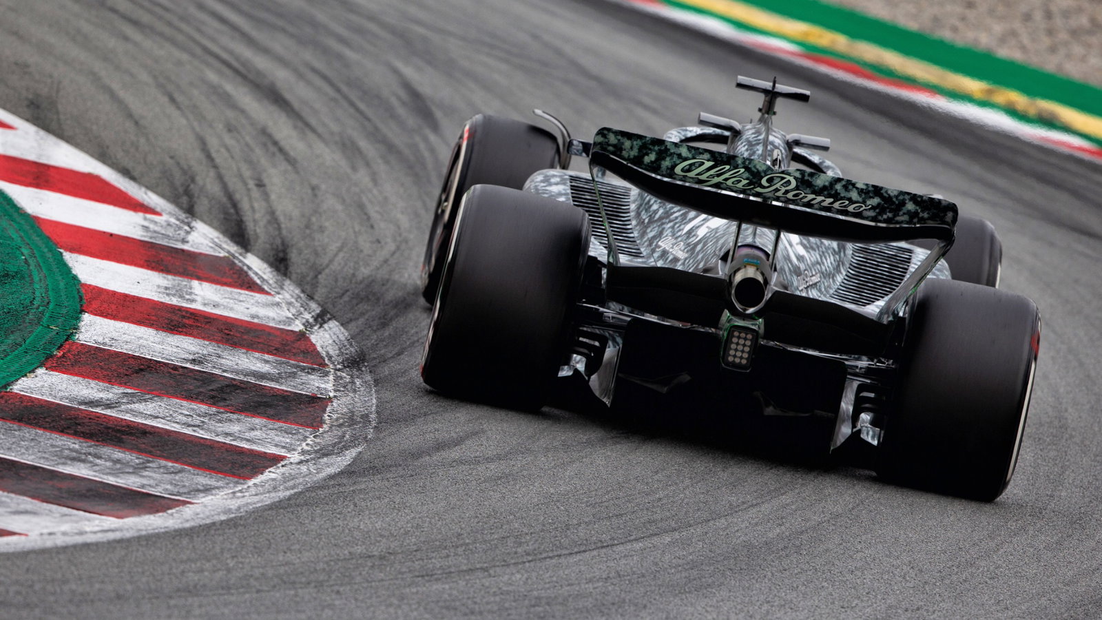 Guanyu Zhou (CHN) Alfa Romeo F1 Team C42.