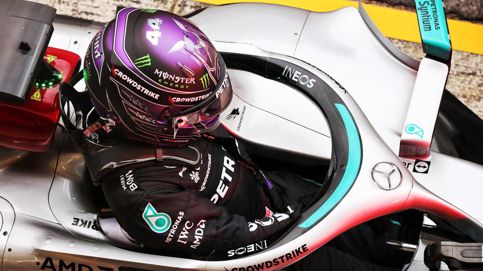 Lewis Hamilton (GBR) Mercedes AMG F1 W13.