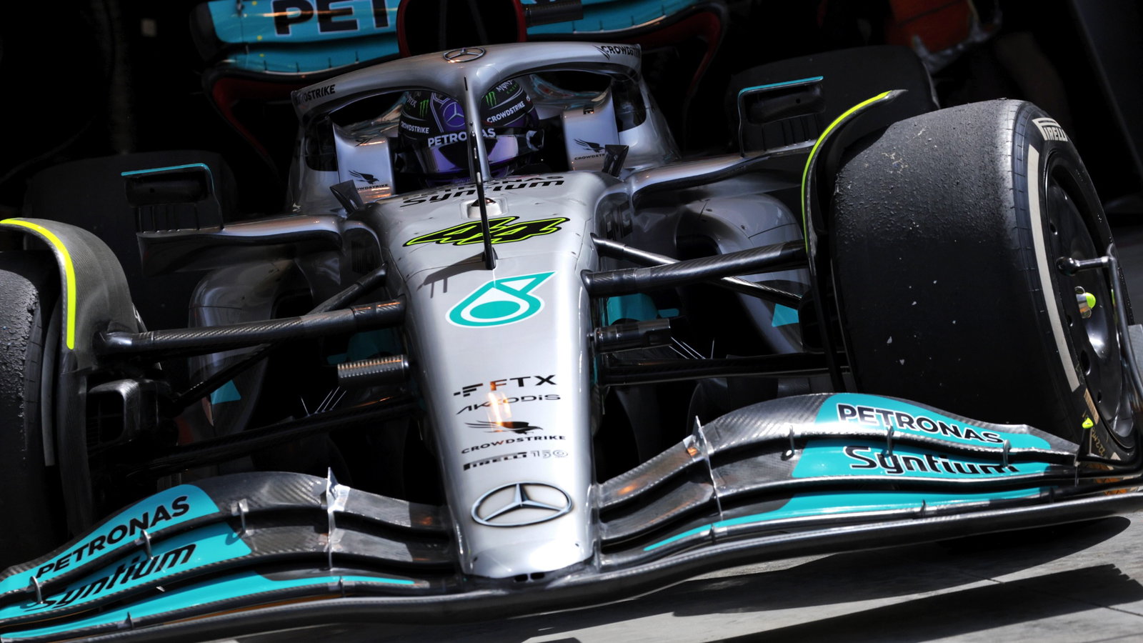 Lewis Hamilton (GBR) Mercedes AMG F1 W13.
