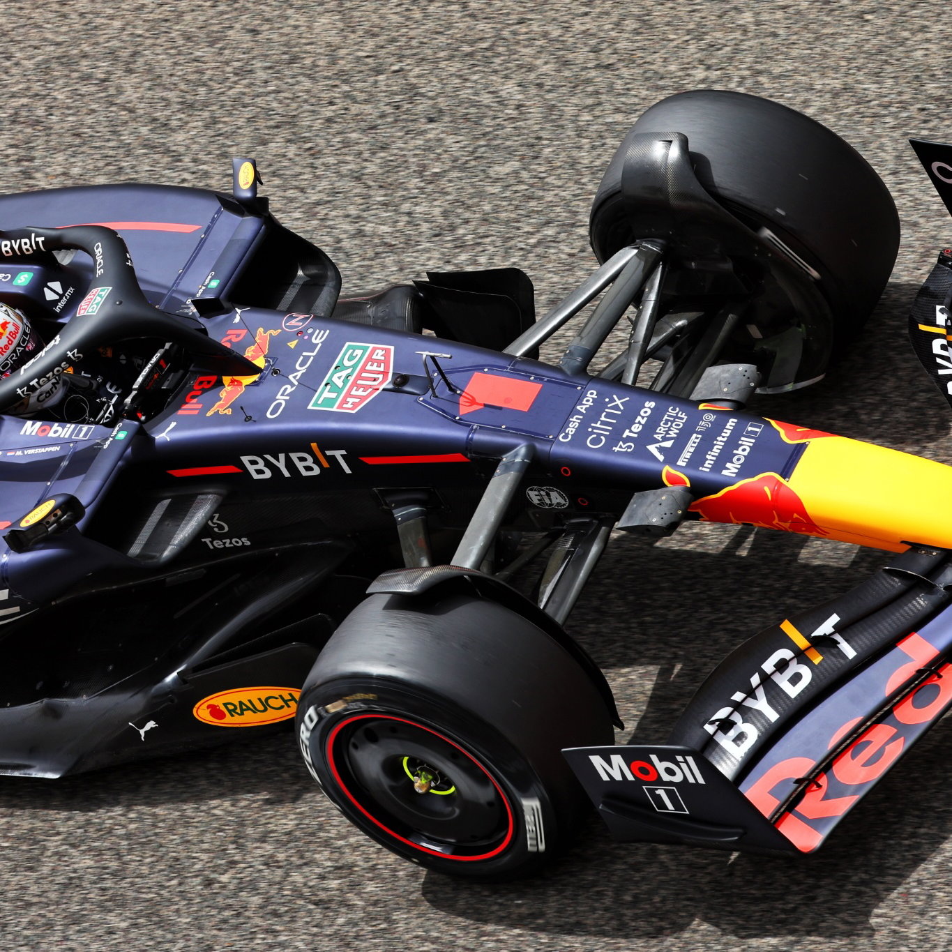 Max Verstappen (NLD) Red Bull Racing RB18.