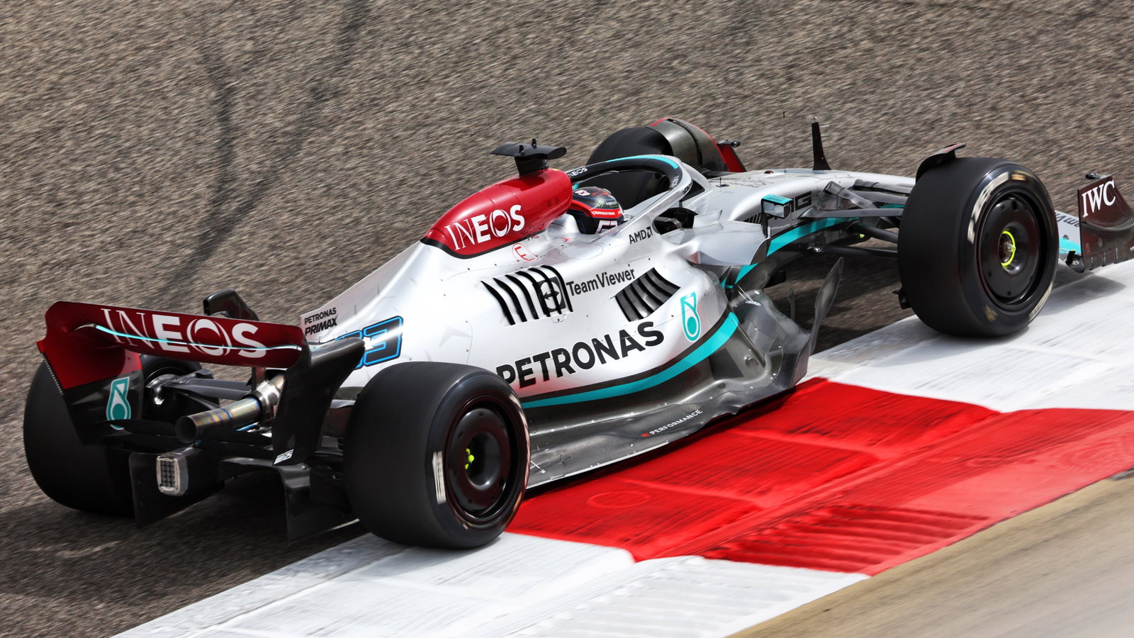 George Russell (GBR) Mercedes AMG F1 W13.