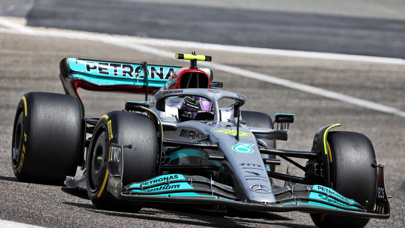 Lewis Hamilton (GBR) Mercedes AMG F1 W13.