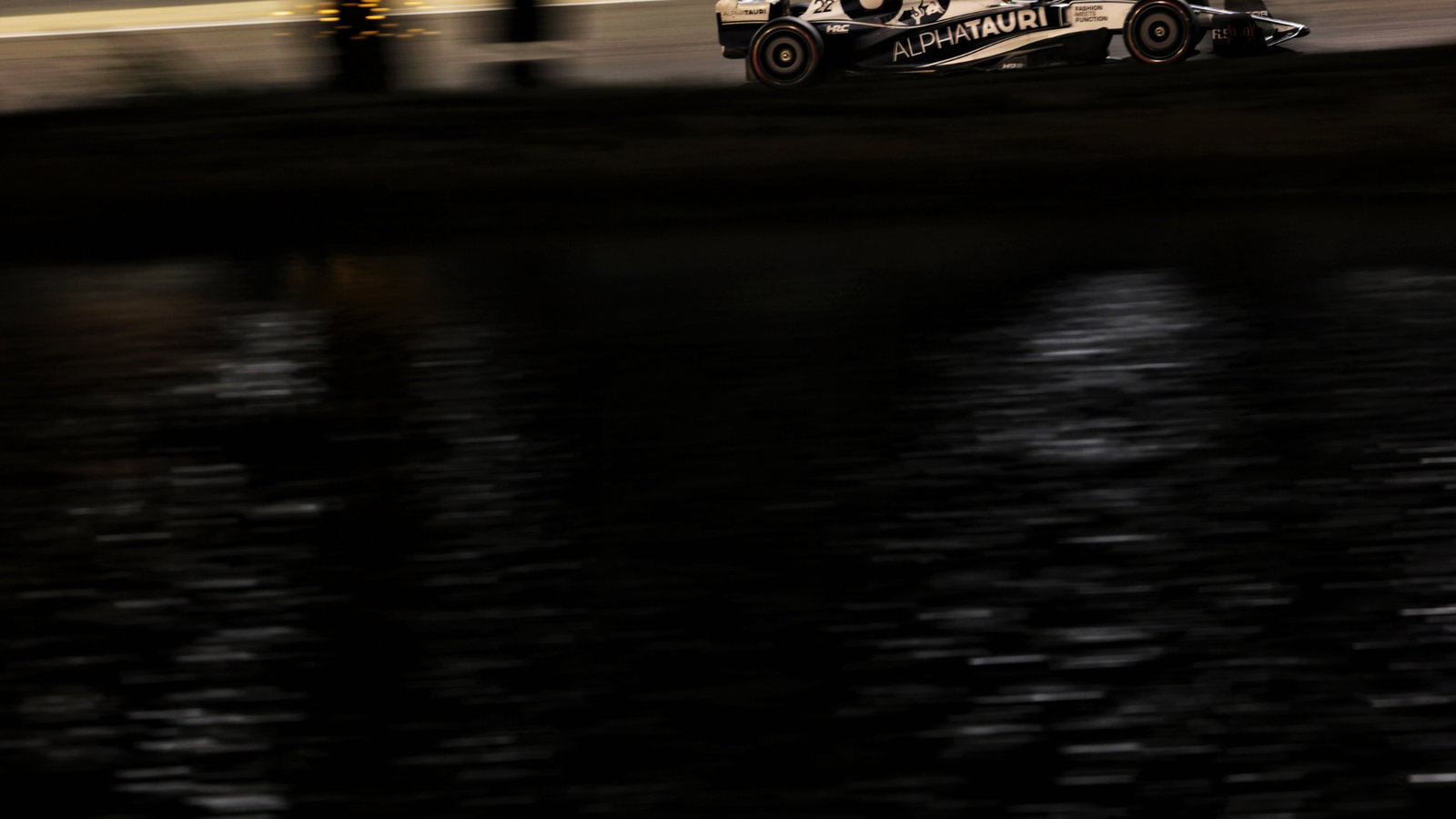 Yuki Tsunoda (JPN) AlphaTauri AT03.