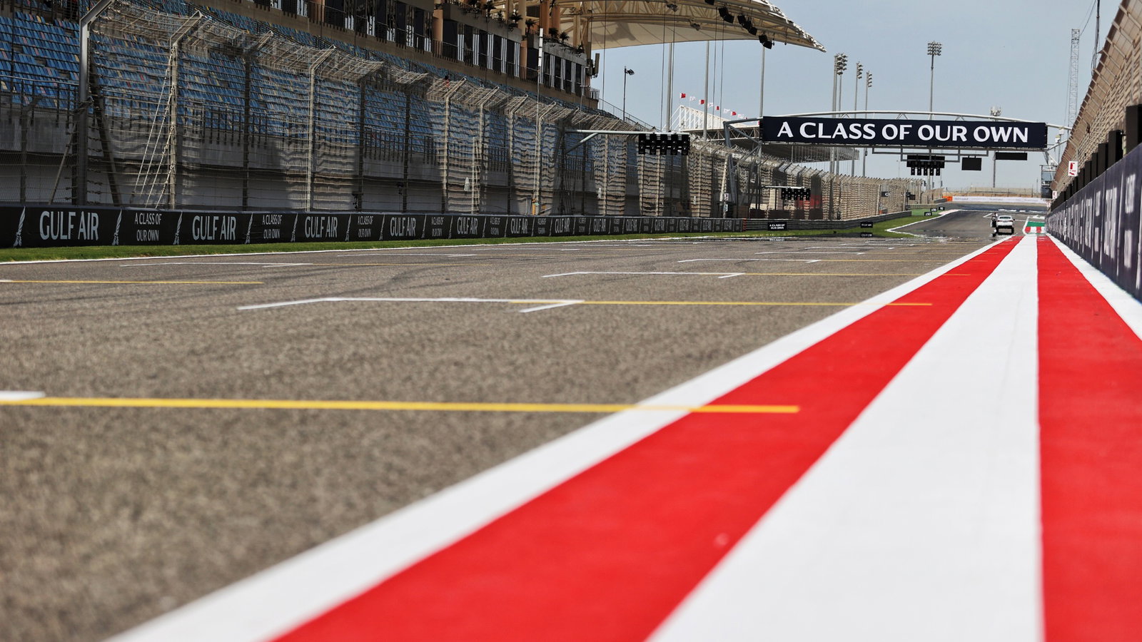 Circuit atmosphere - start / finish straight.