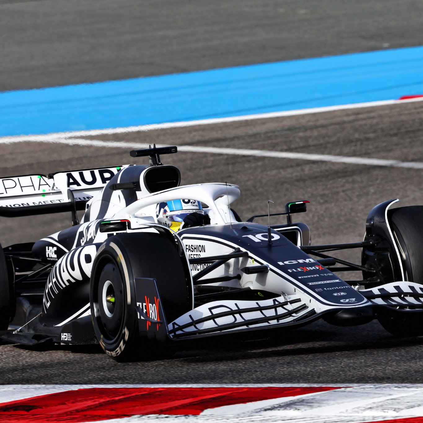 Pierre Gasly (FRA) AlphaTauri AT03.