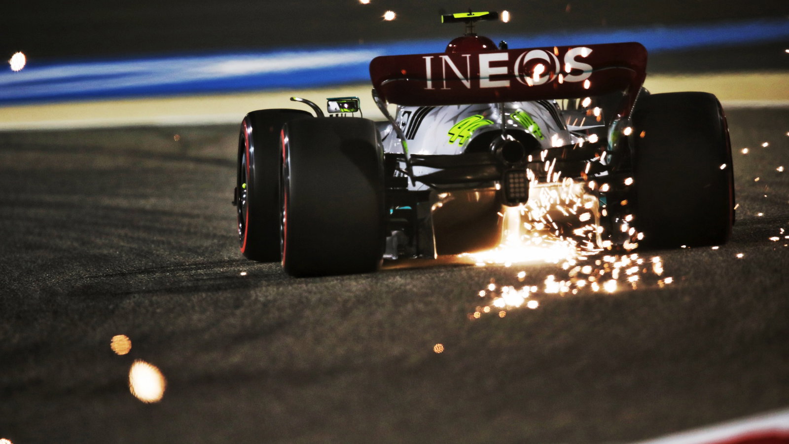 Lewis Hamilton (GBR) Mercedes AMG F1 W13.