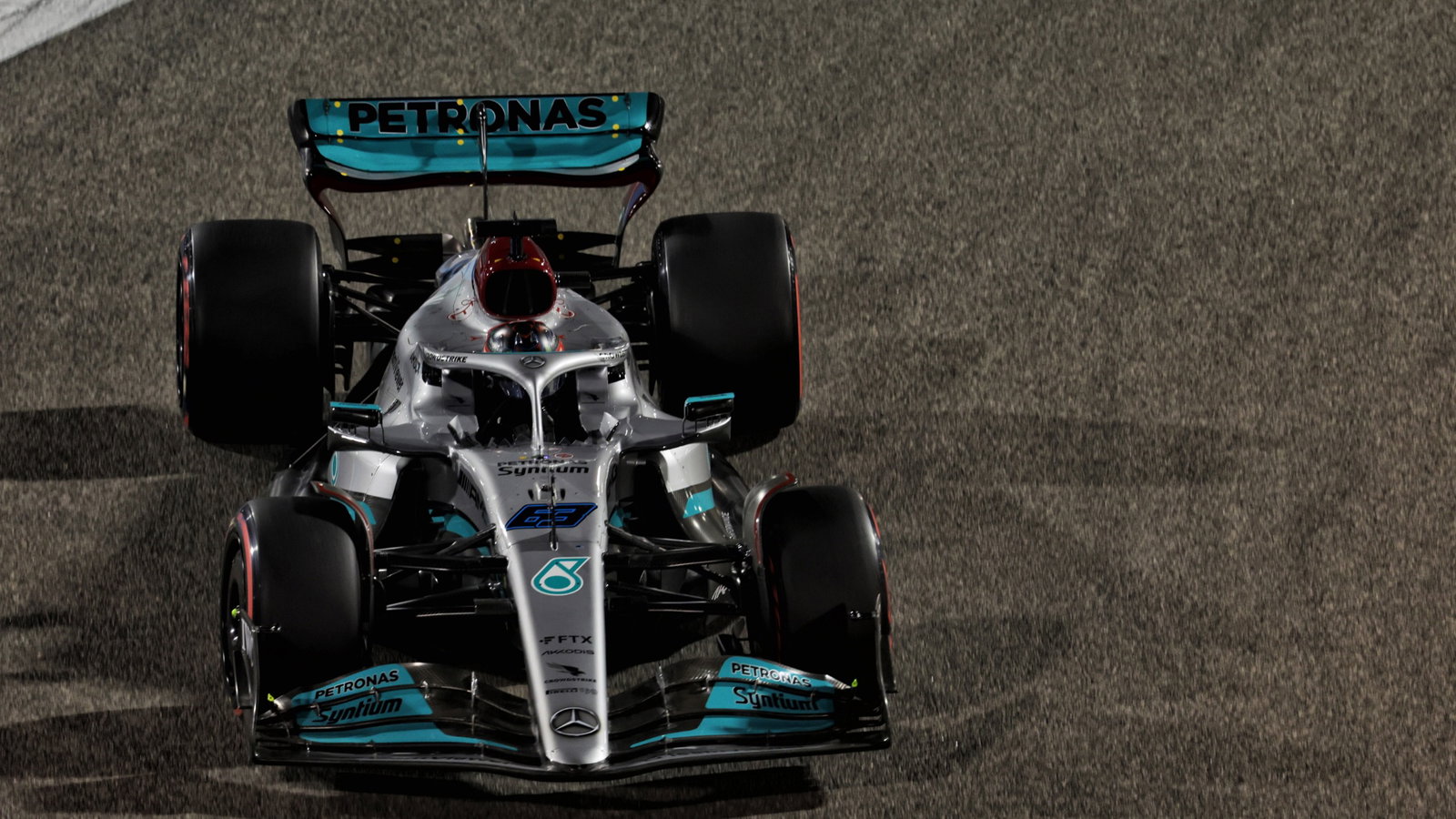 George Russell (GBR) Mercedes AMG F1 W13.