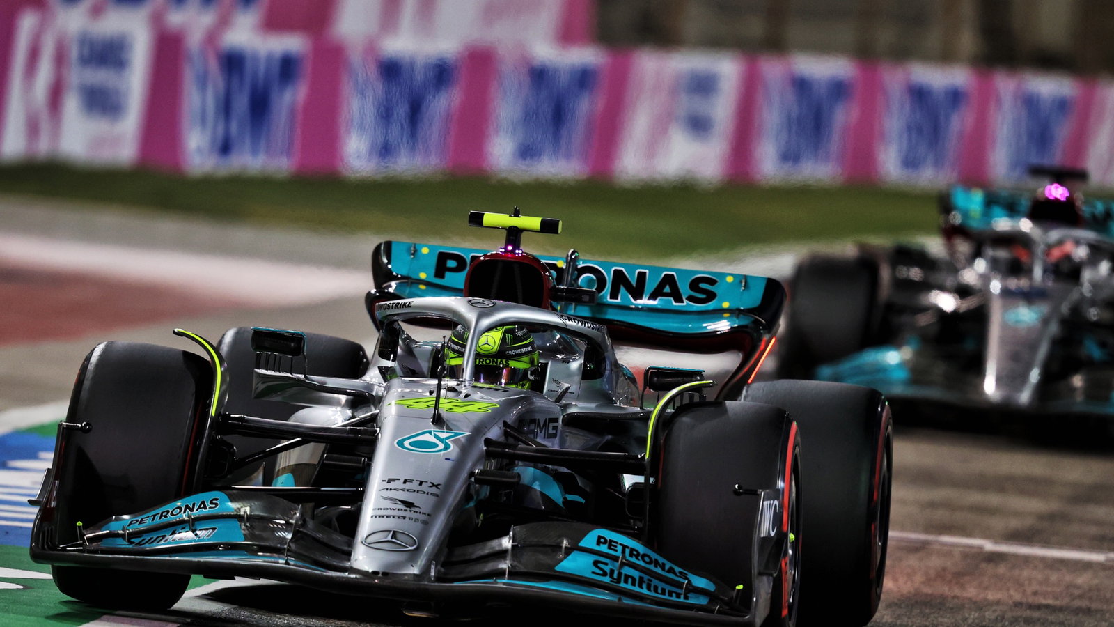 Lewis Hamilton (GBR) Mercedes AMG F1 W13.