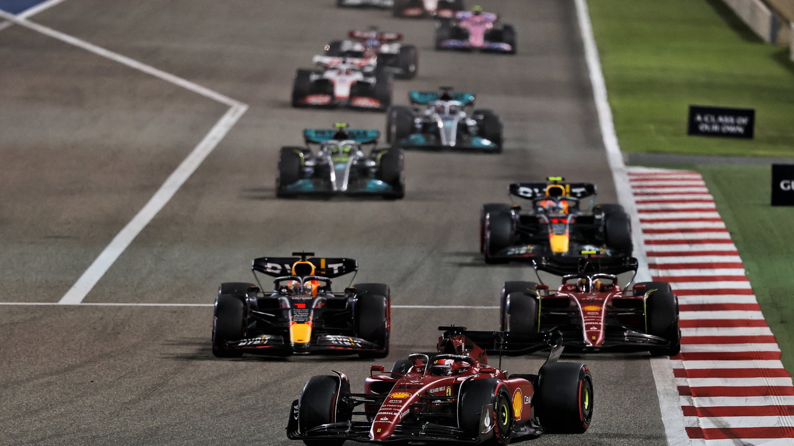 Charles Leclerc (MON) Ferrari F1-75.