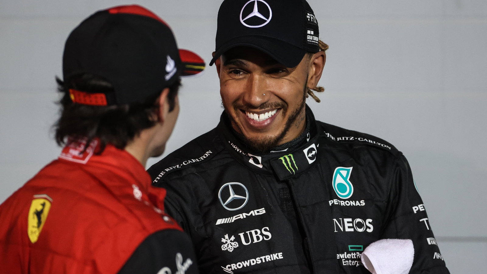 Lewis Hamilton (GBR), Mercedes AMG F1 and Carlos Sainz Jr (ESP), Scuderia Ferrari 