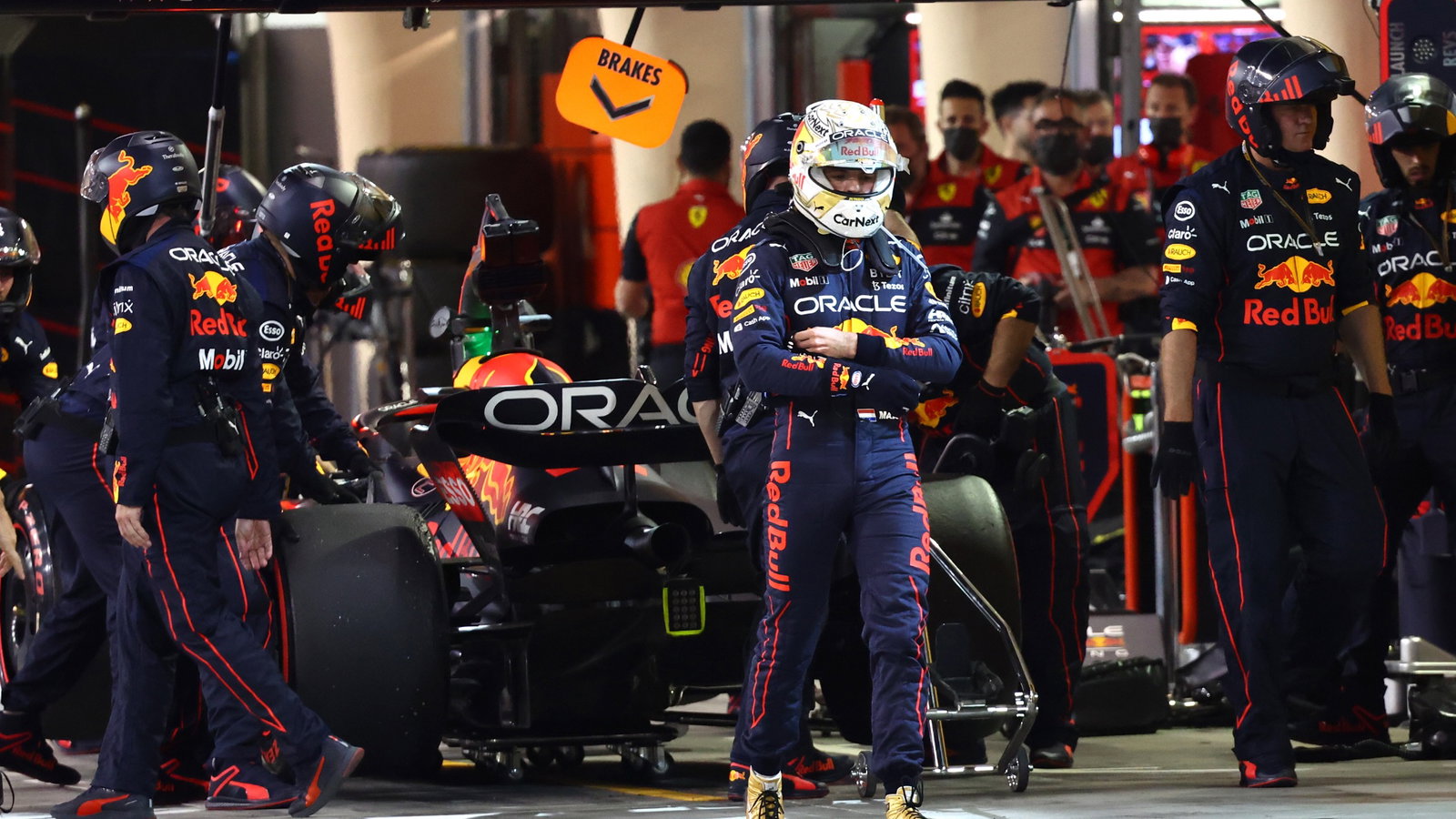 Max Verstappen (NLD) Red Bull Racing RB18 retires from the race.