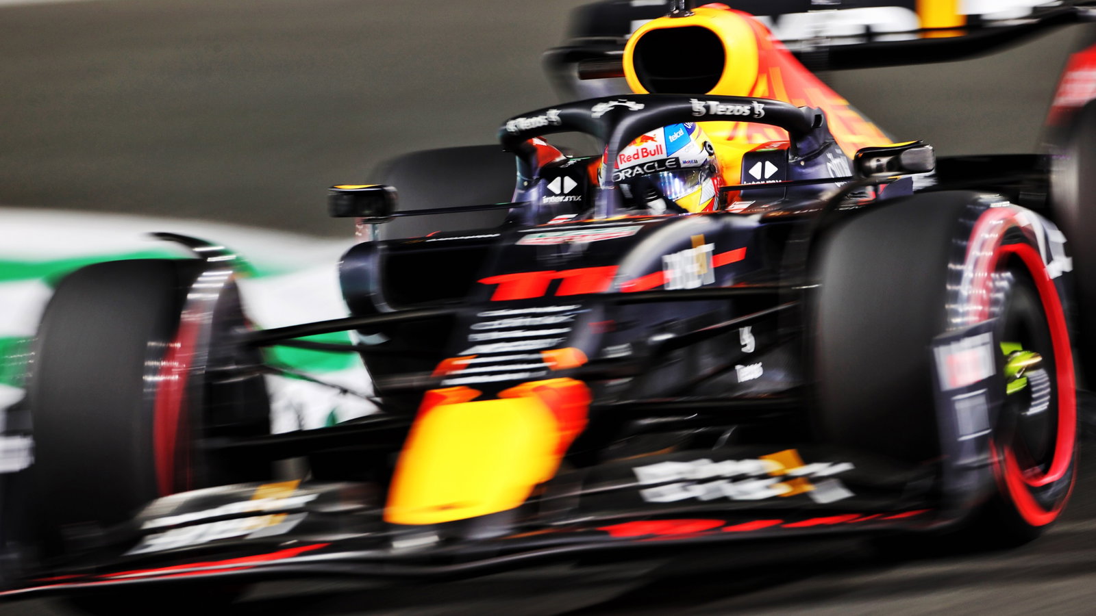 Sergio Perez (MEX) Red Bull Racing RB18.