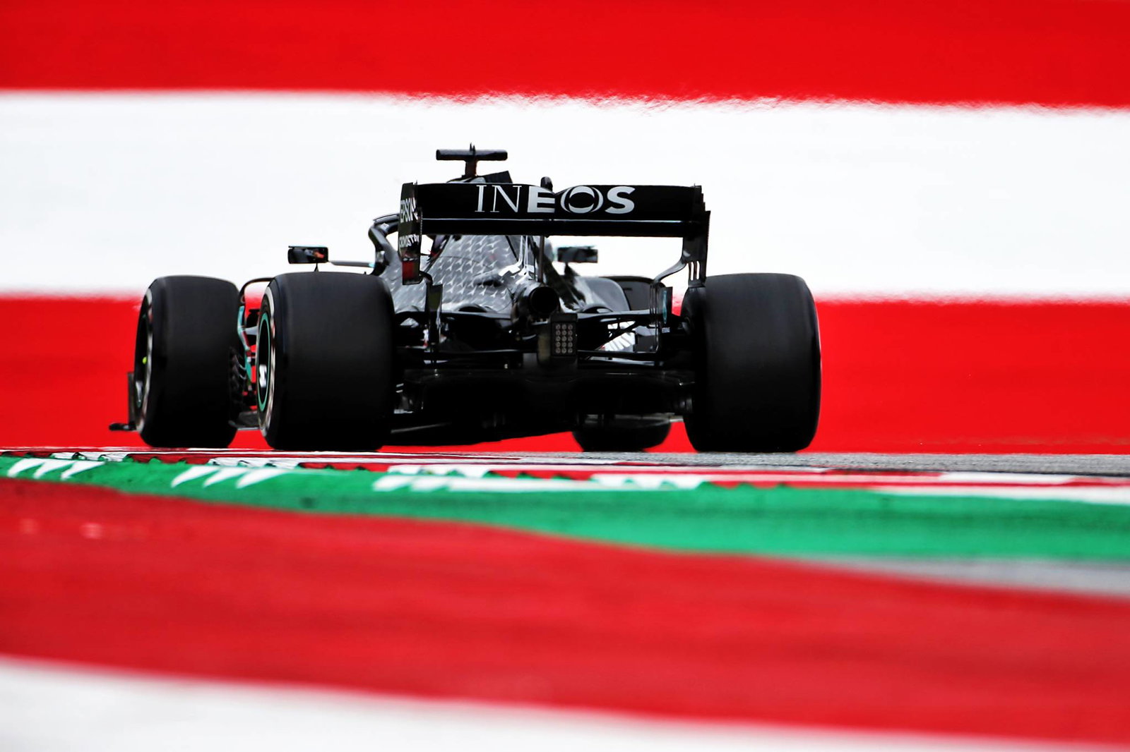 Hamilton tops Austrian GP FP1 as Mercedes lays F1 benchmark