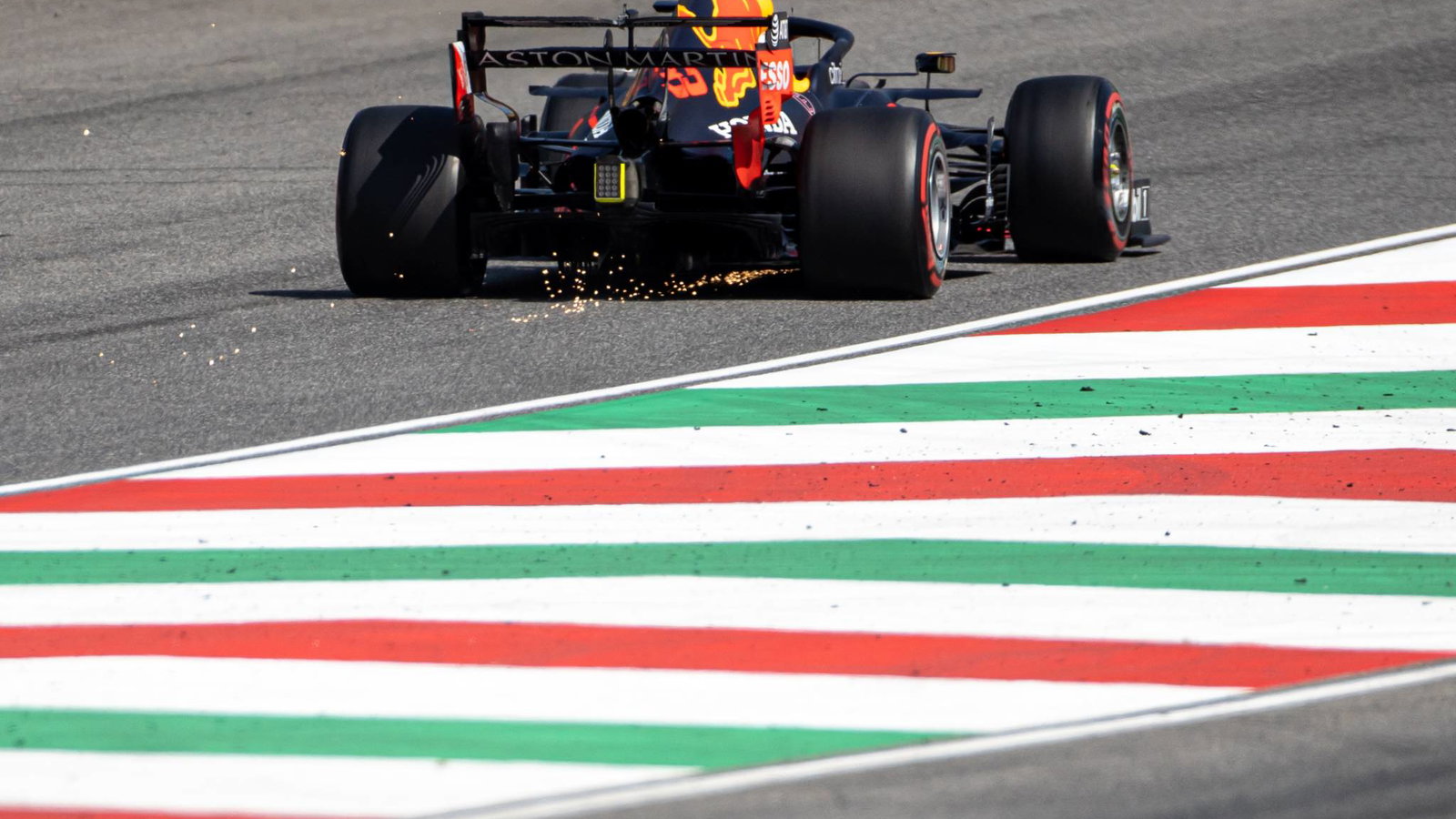 Max Verstappen (NLD) Red Bull Racing RB16.