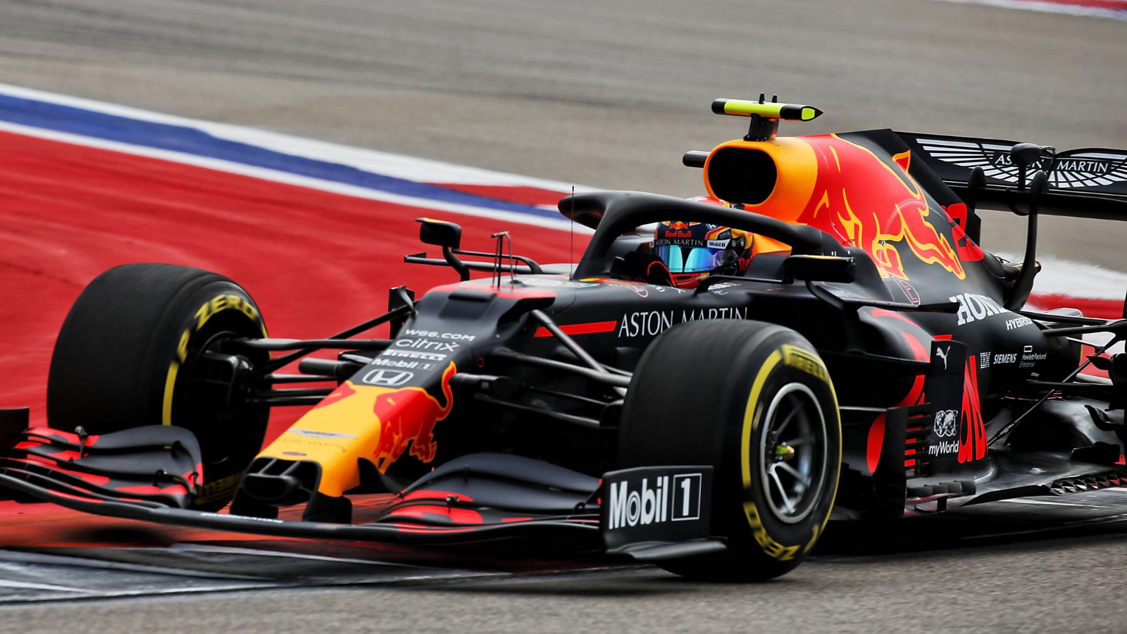 Alexander Albon (THA) Red Bull Racing RB16.
