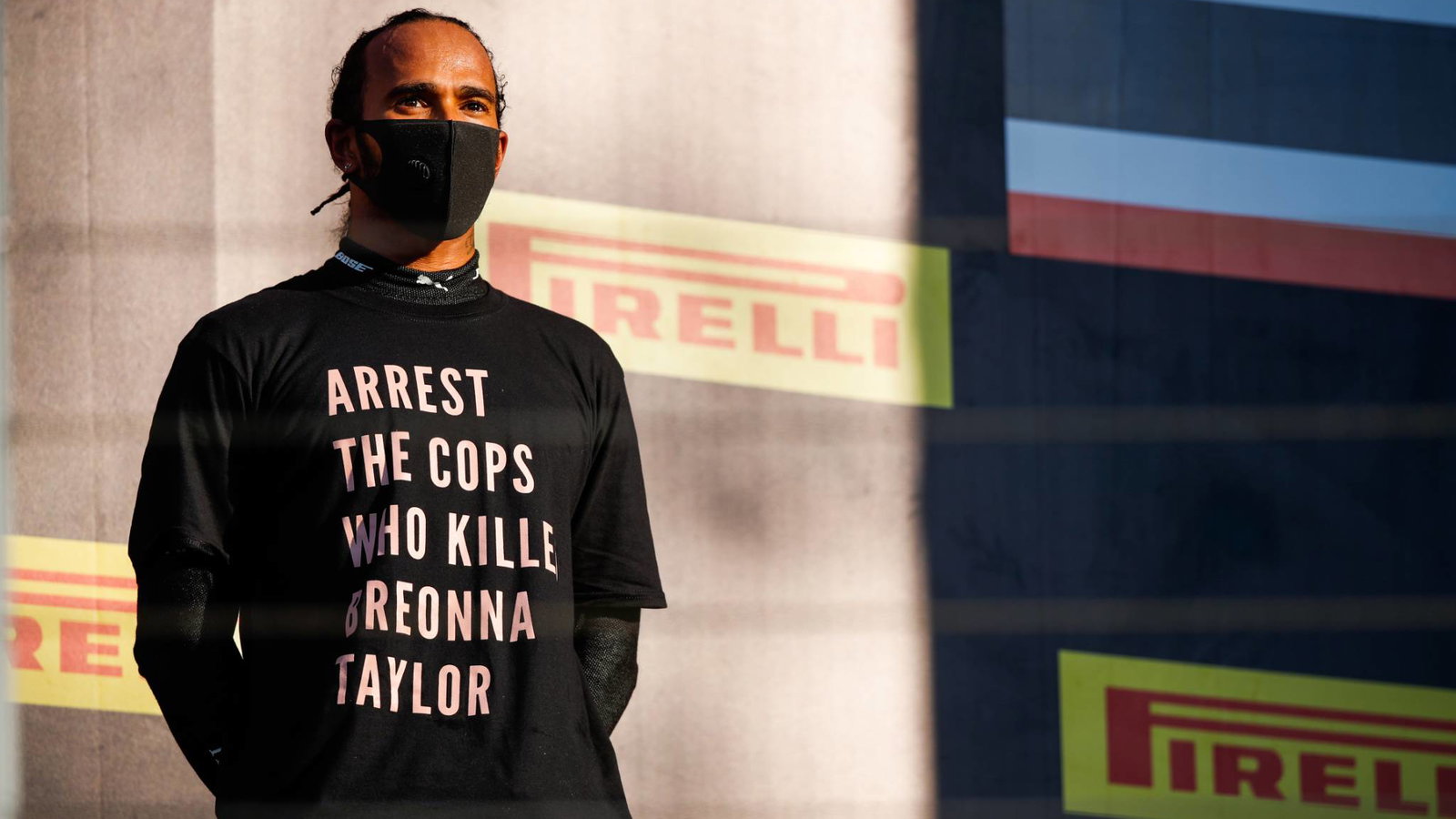 Race winner Lewis Hamilton (GBR) Mercedes AMG F1 on the podium.