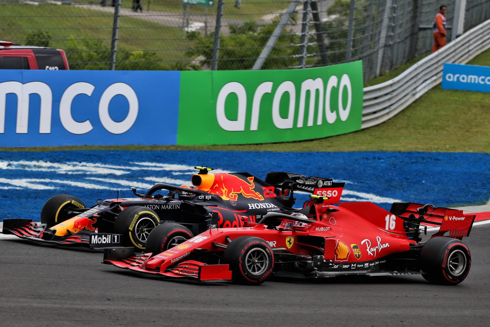 Lewis Hamilton menjelaskan 