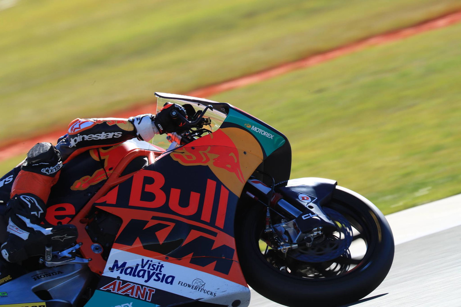 Moto2 Valencia: Oliveira ends season with third consecutive win
