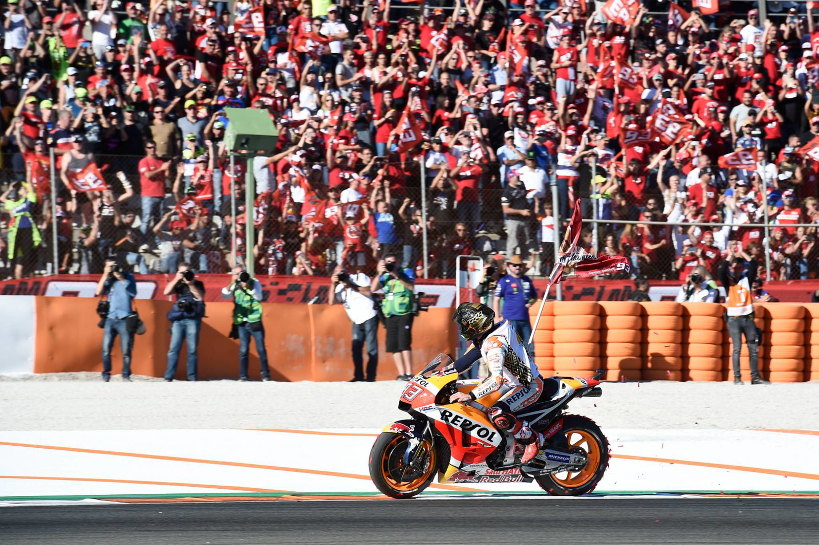 MotoGP Valencia: Pedrosa wins, Marquez champion