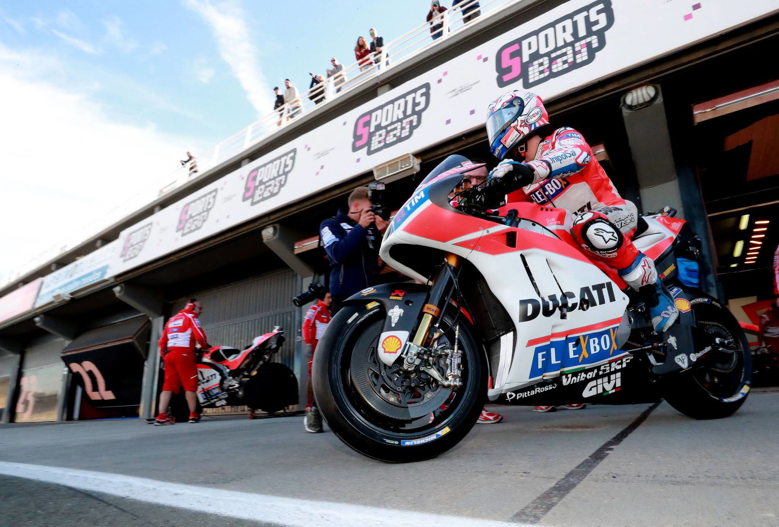MotoGP Valencia Test: Lorenzo: Current bike better than 'semi-new'