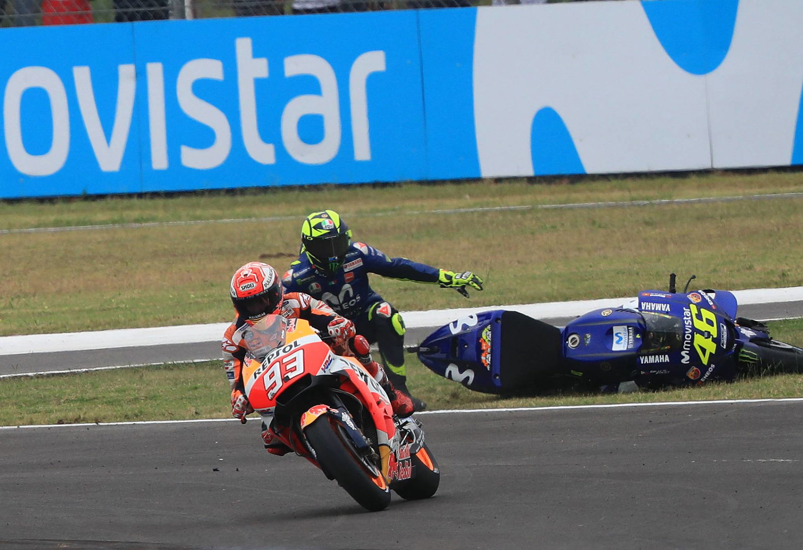 Video round-up: MotoGP Argentina - Crutchlow pingsan di balapan liar