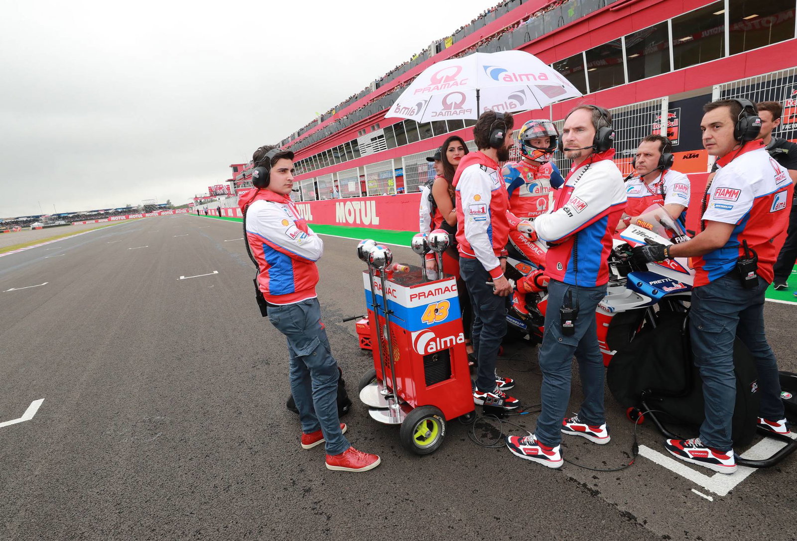 Video round-up: MotoGP Argentina - Crutchlow pingsan di balapan liar