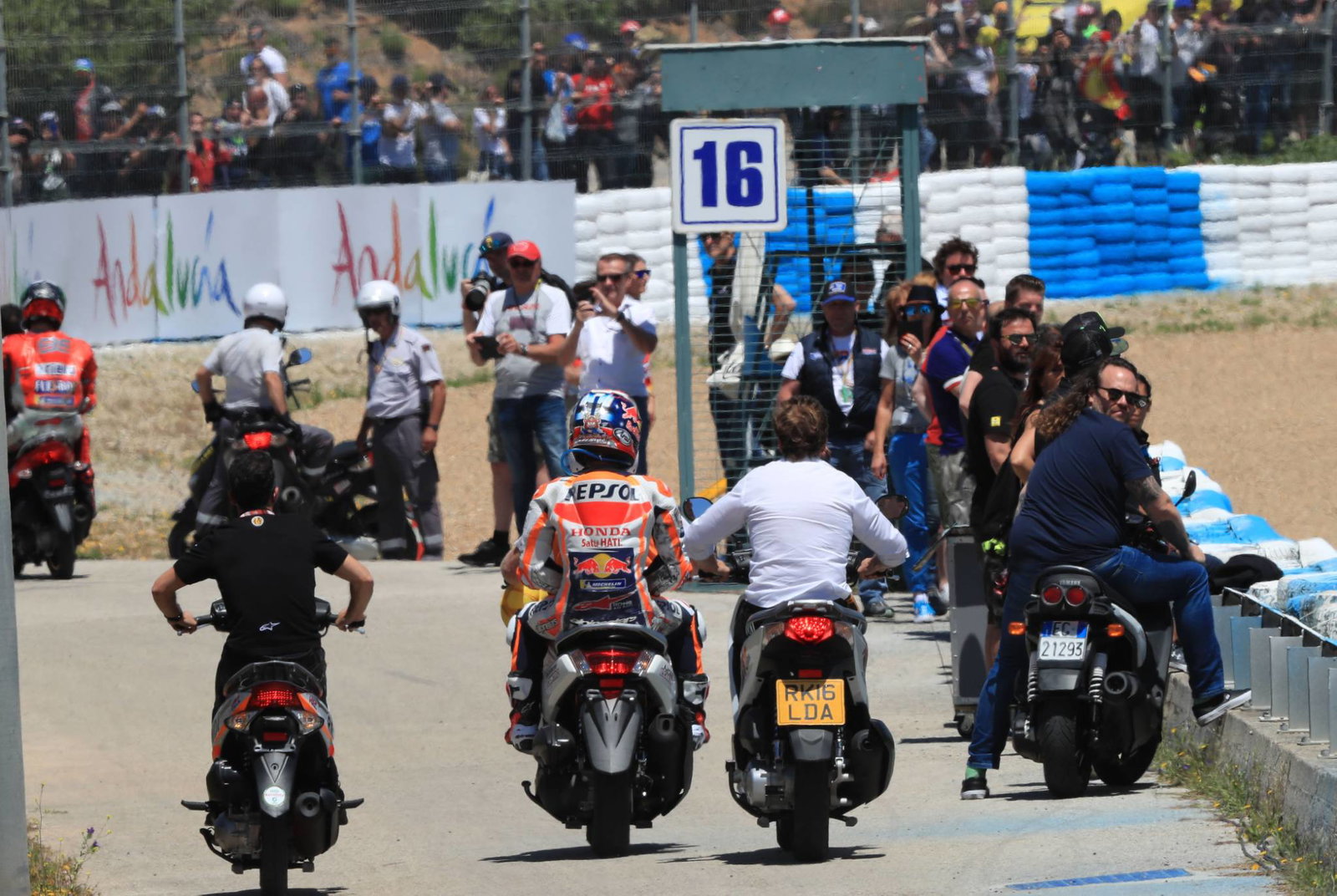 MotoGP: Chain Reaction: Lorenzo, Pedrosa, Dovizioso goyah di Spanyol