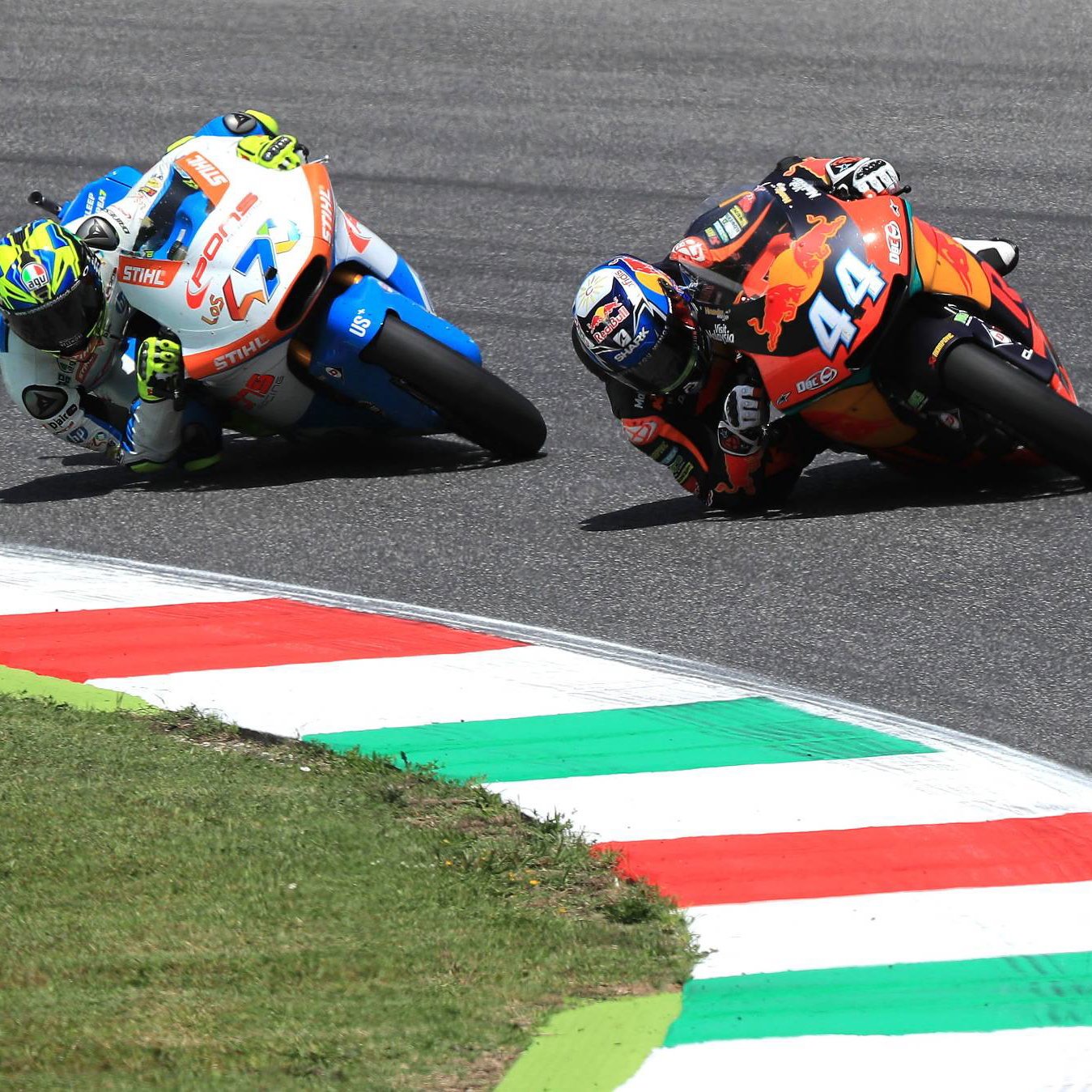 Moto2 Valencia: Oliveira mendominasi untuk menang setelah Marquez jatuh