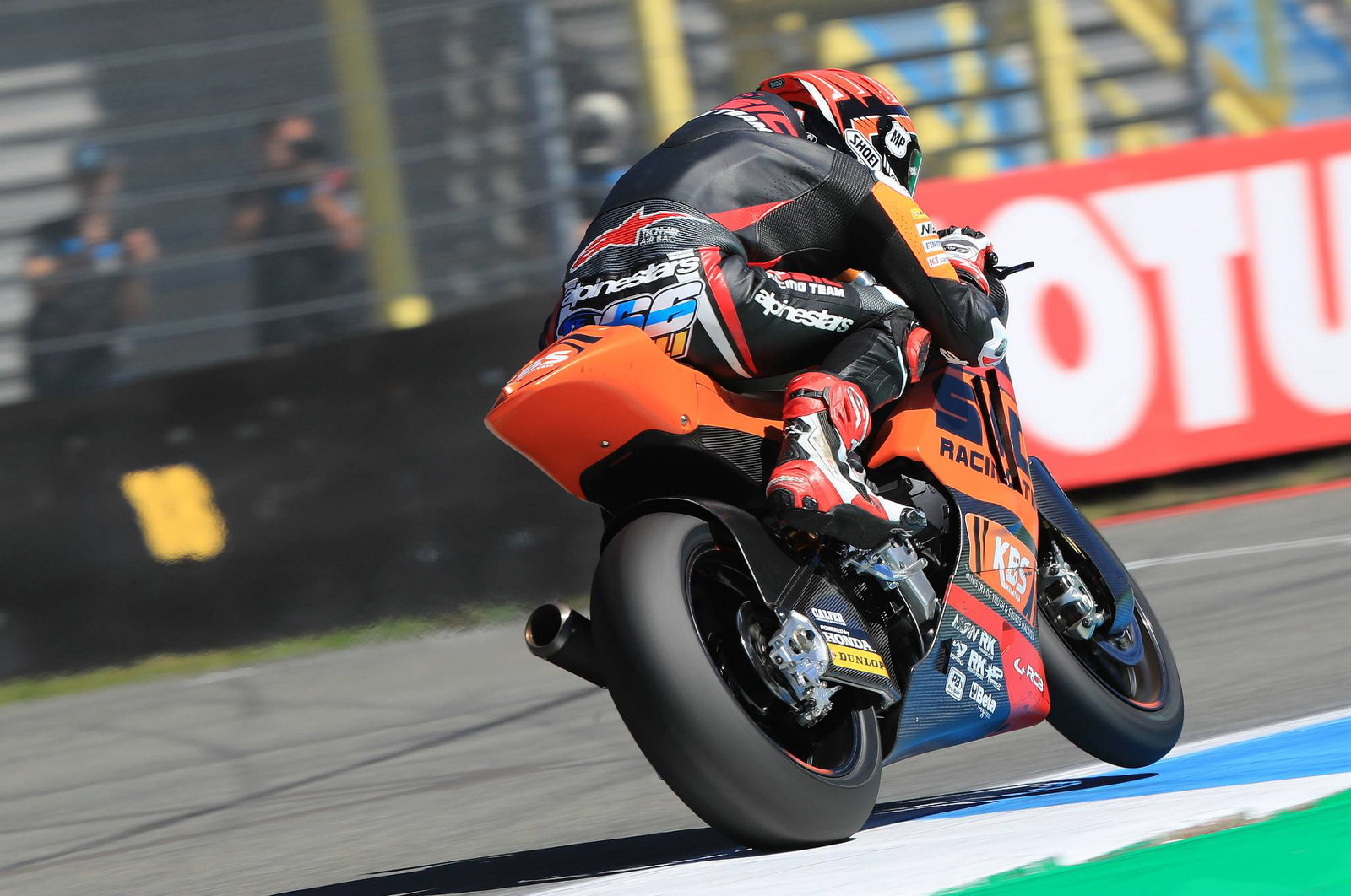 Moto2 Assen: Bagnaia mengambil komando dengan kemenangan yang memisahkan diri
