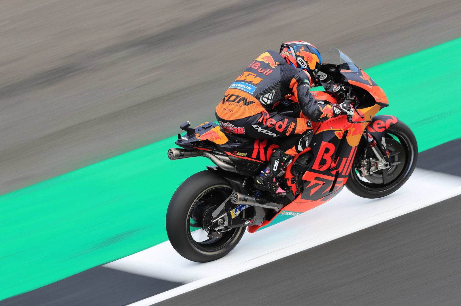 Diperbarui: Kualifikasi MotoGP Inggris ditunda, Rabat dibawa ke rumah sakit