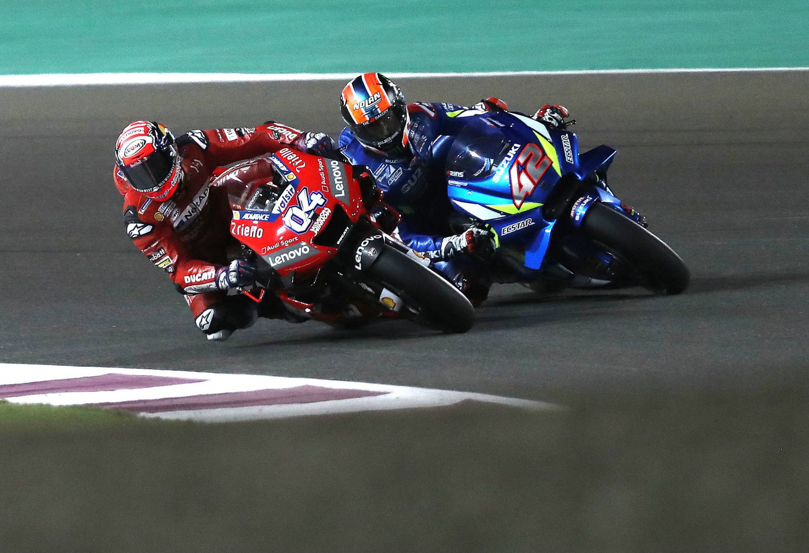 Qatar: Podium 'impian' Crutchlow meski footpeg menghantam pantat!