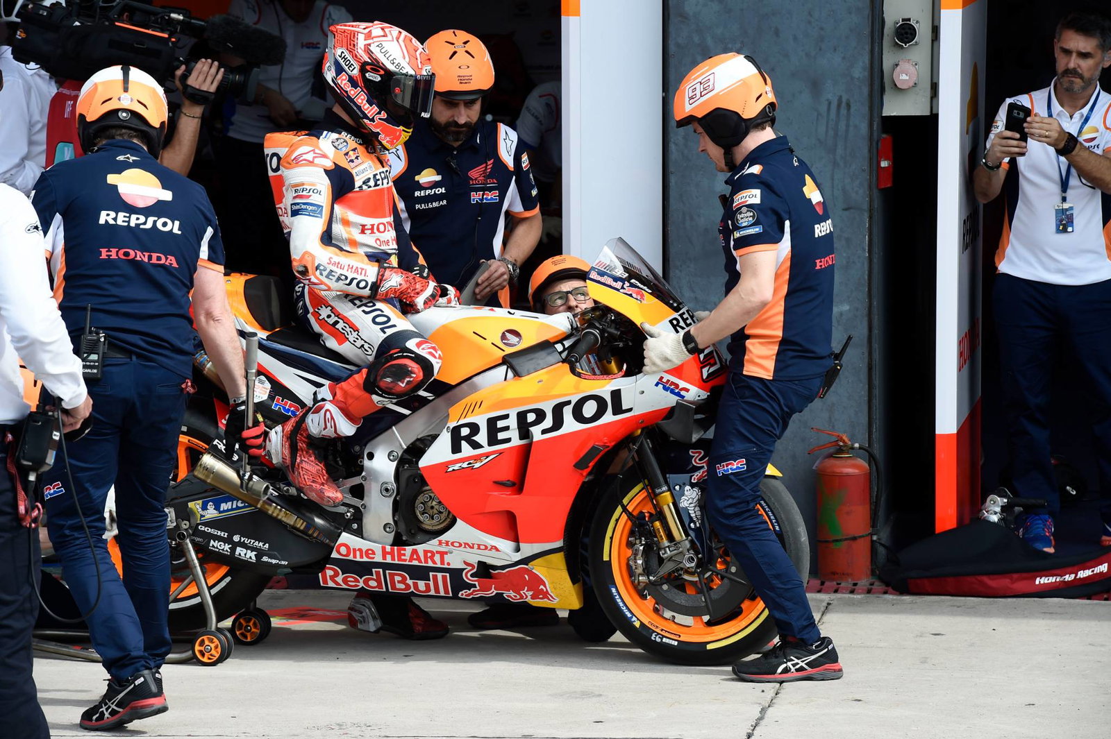 Marquez meraih kemenangan di Argentina, Rossi mengalahkan Dovi