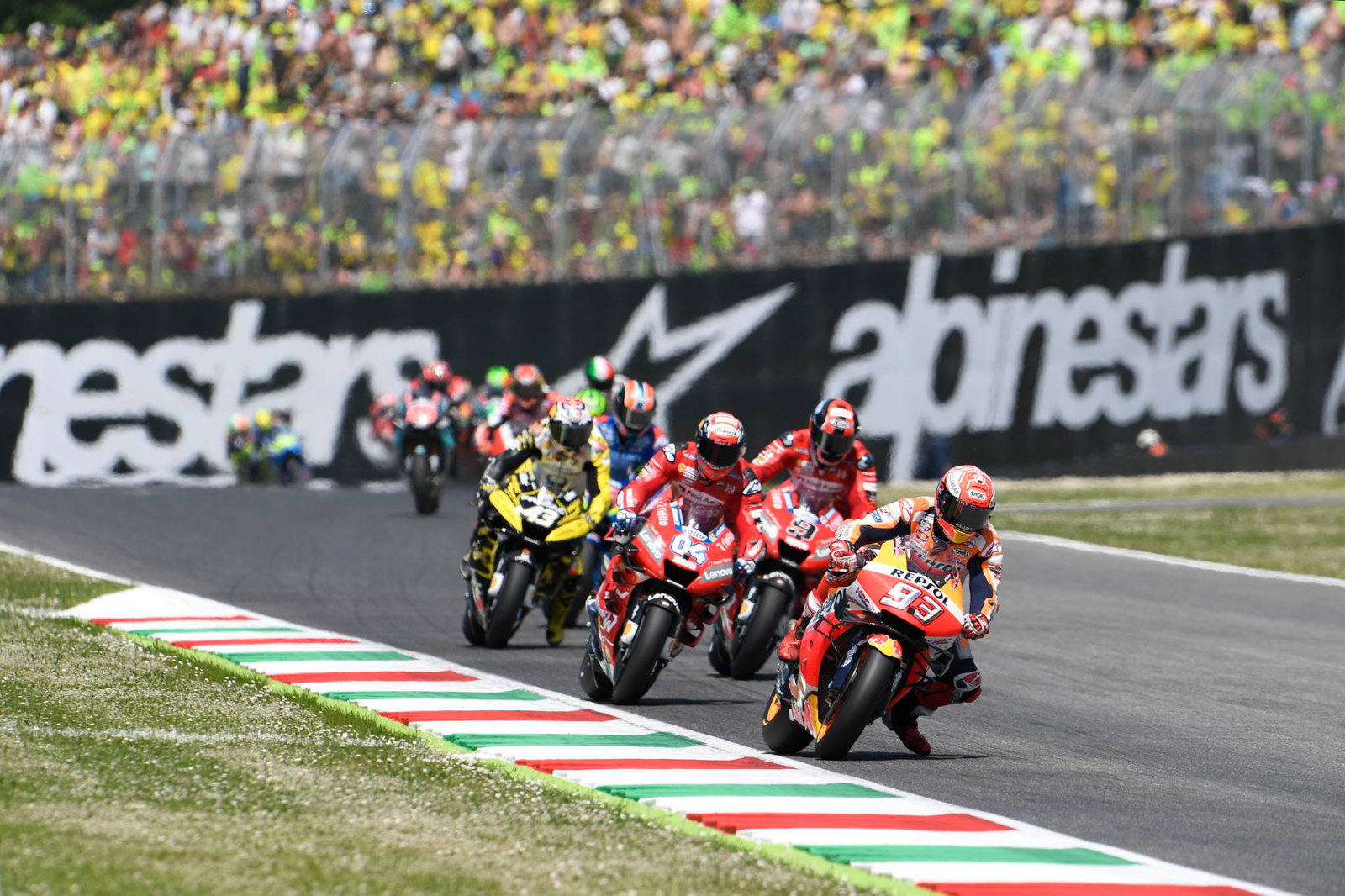 Tuuli: Kesenangan MotoE di dalam dan di luar trek