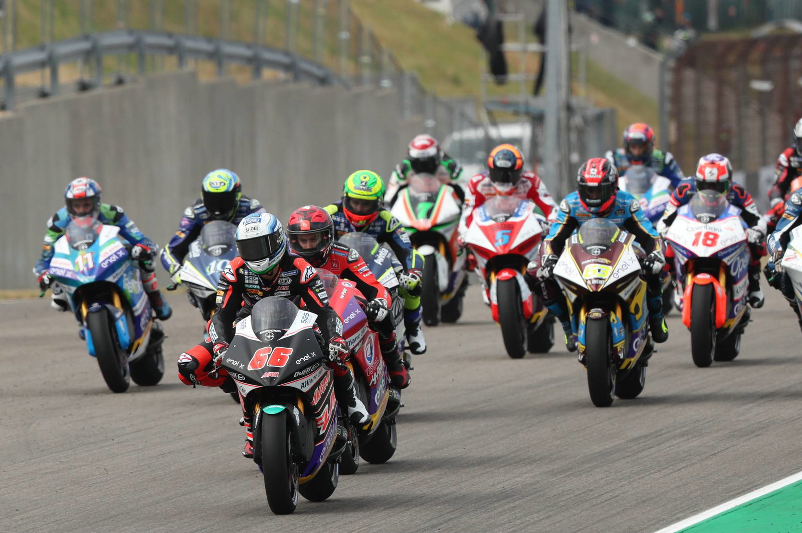 Marquez menyelesaikan 10 sempurna sebagai Quartararo, Rins tersingkir