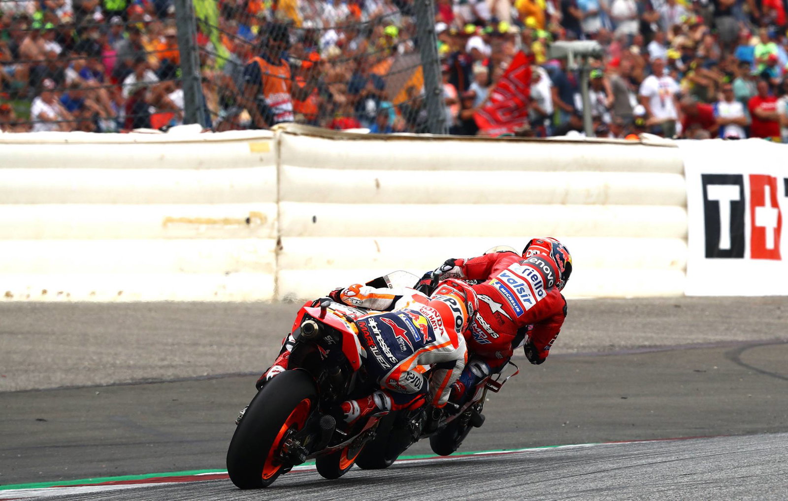 Dovizioso mengejutkan Marquez untuk mempertahankan rekor kemenangan Ducati di MotoGP Austria