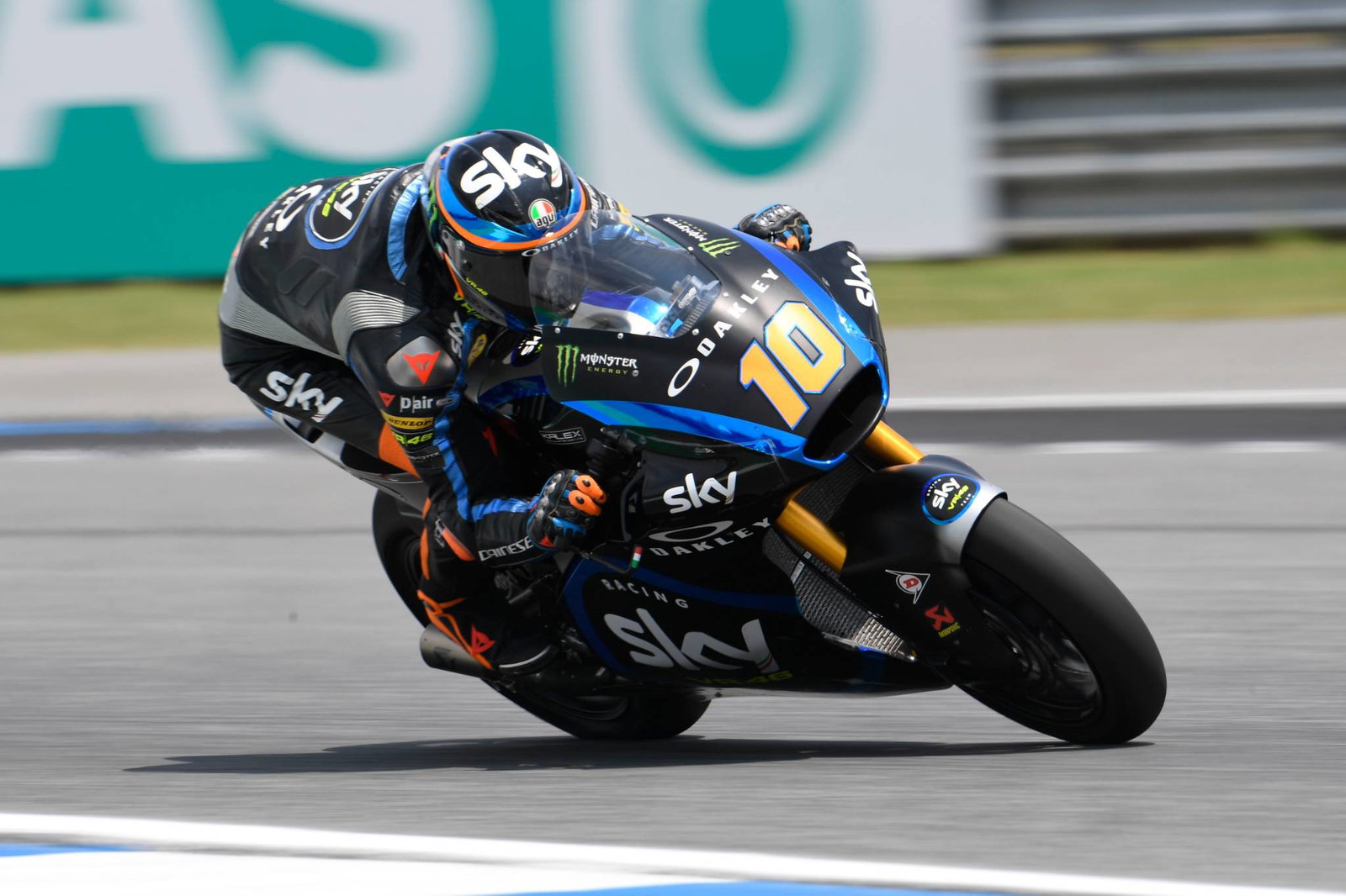 Moto2 Buriram: Stunning lap lifts Marquez to pole