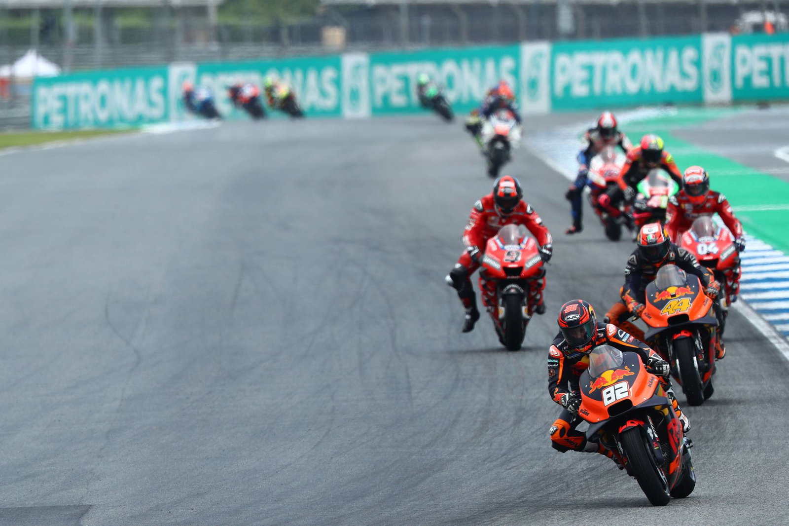 Penundaan hujan deras memicu guncangan jadwal MotoGP Thailand