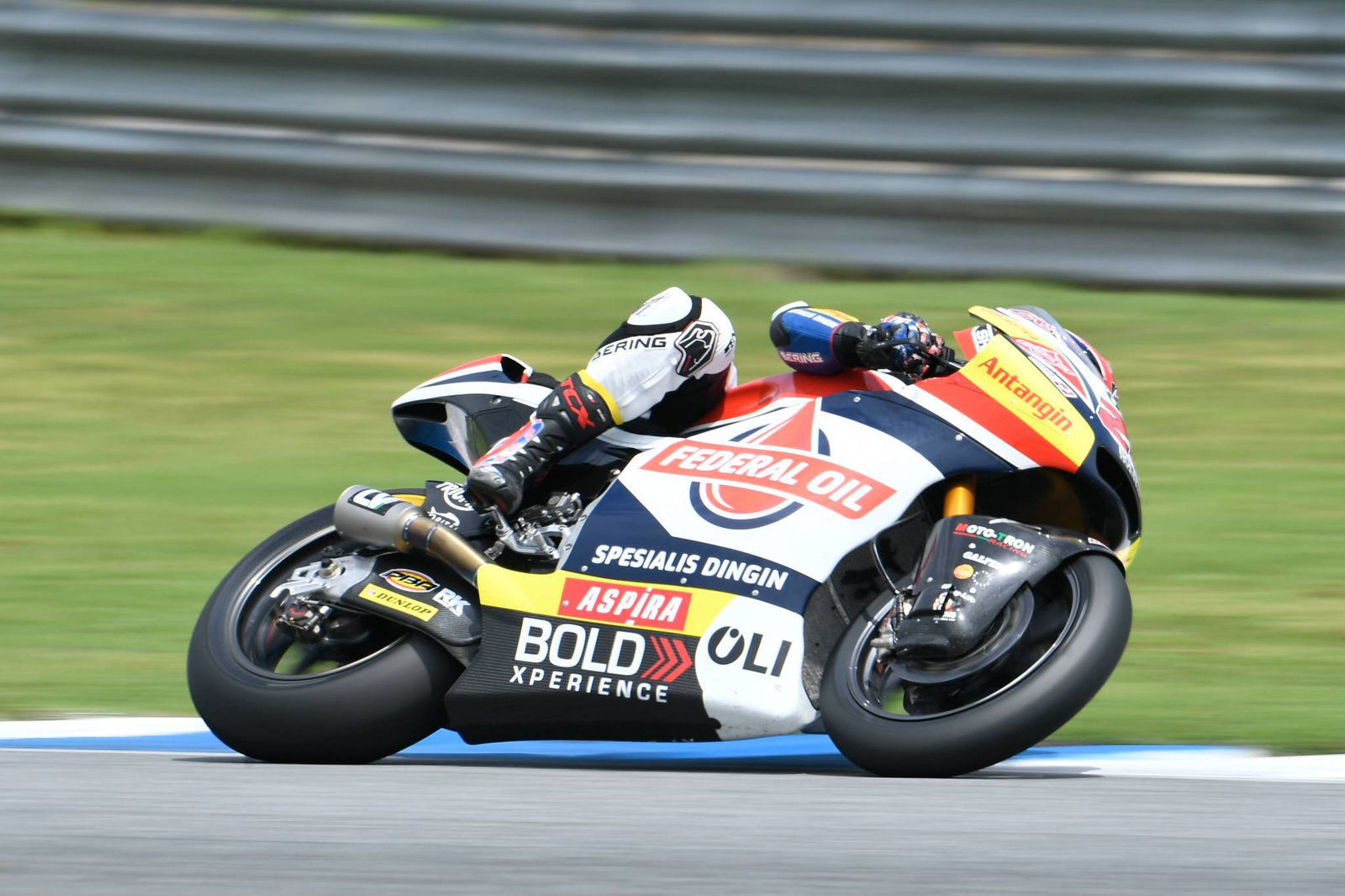 Moto2: Corsi to replace Aegerter at MV