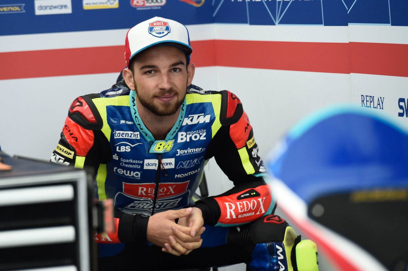 Moto3 Valencia: Kemenangan perdana untuk Garcia dalam insiden yang dikemas di akhir musim